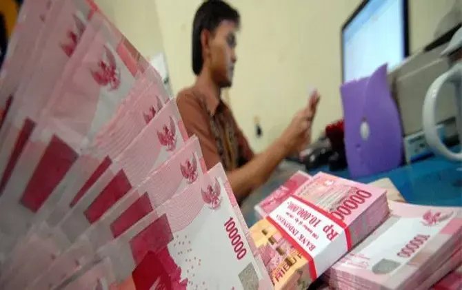 Hari Ini Nilai Tukar Rupiah Melemah 75 Poin