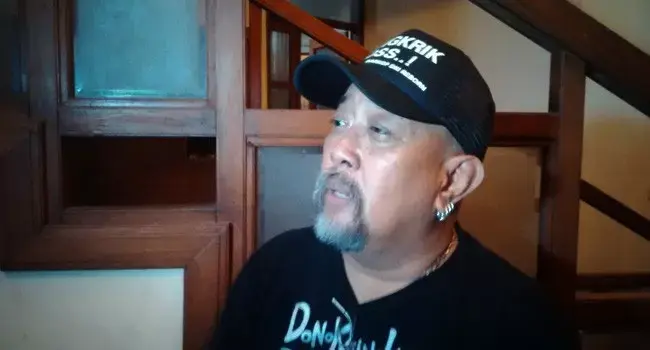 Unggah Foto Bersama Mendiang Istrinya, Indro Warkop : Thy Kangen