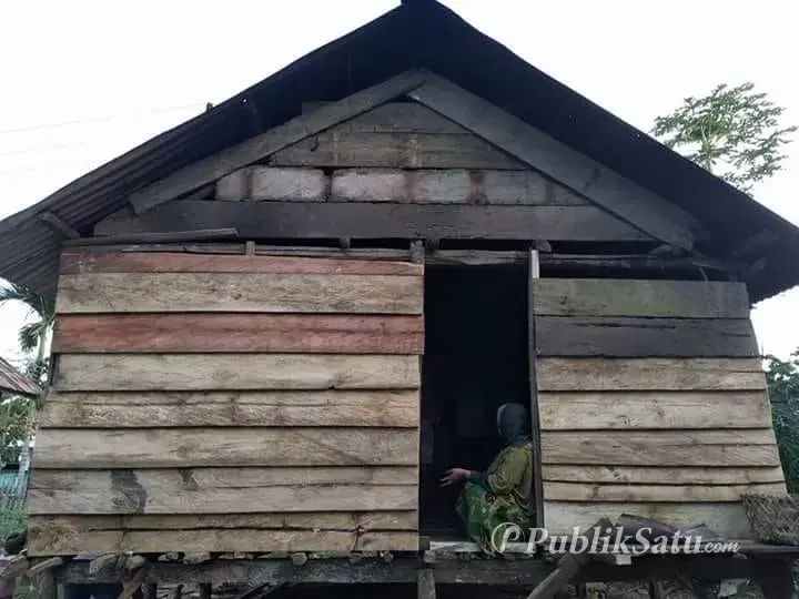 Bantuan Bedah Rumah KAT di Muna Gunakan Kayu Kapuk