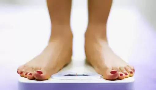 Menimbang Terus-menerus bisa Bikin Berat Badan Cepat Turun, Benarkah?