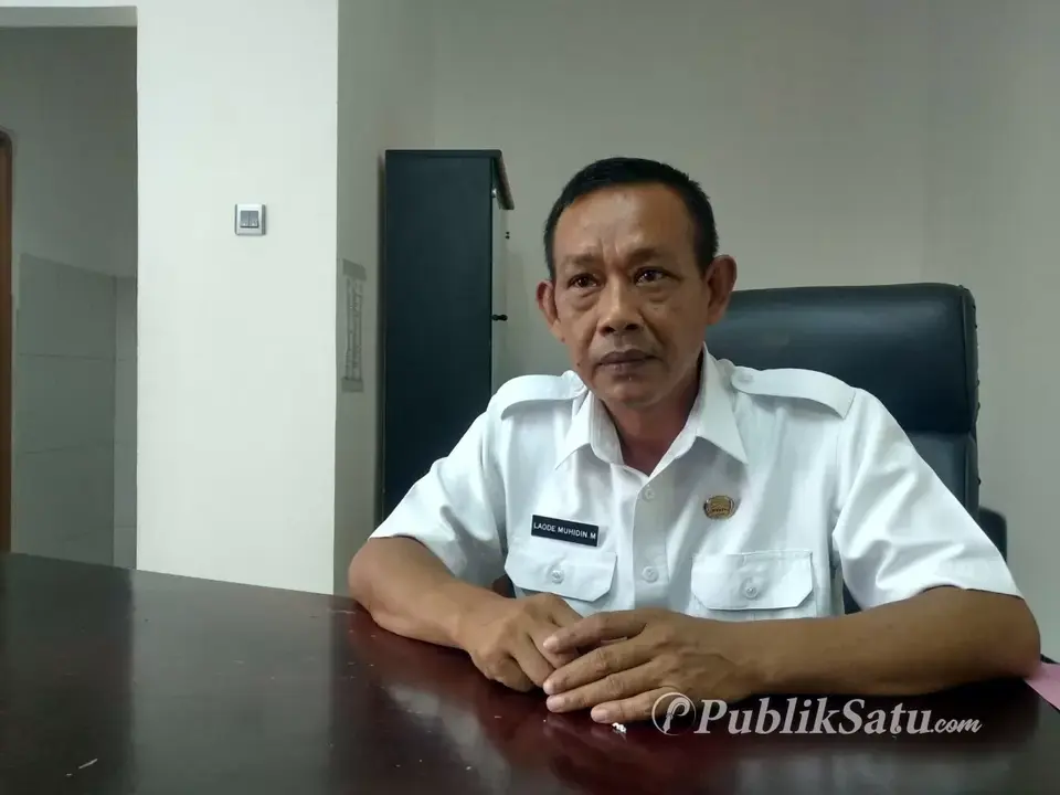 Dinas Perikanan Buton Salurkan Kapal dan Ketinting Buat Nelayan