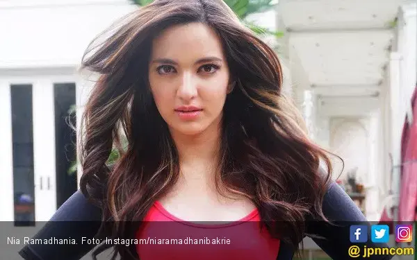 Nia Ramadhani Tampil Seksi Pascaberhaji, Ini Kata Jedar