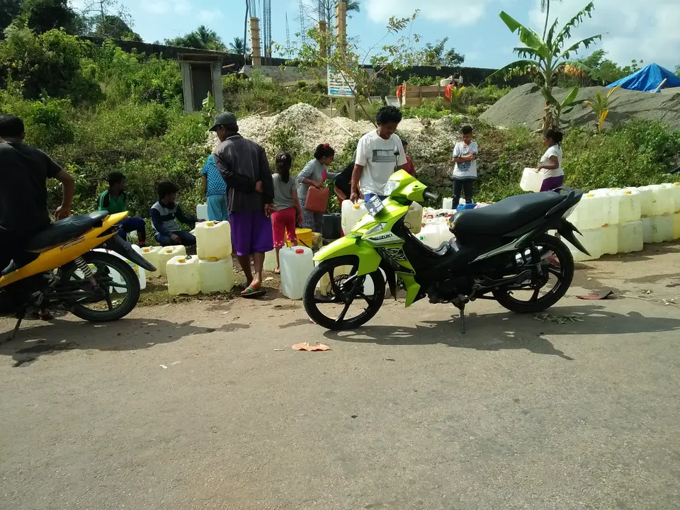 Sumur Bor Desa Wasalabose "Diserbu" Warga