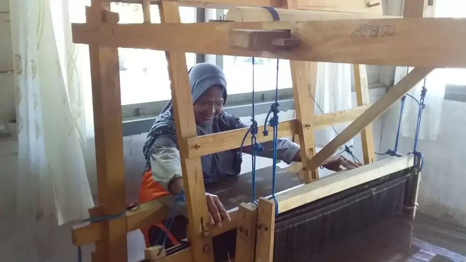 Komponen Tenun Buton Masih Ketergantungan Dari Luar Daerah