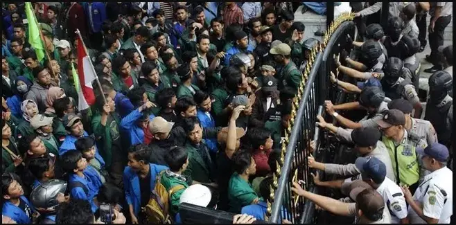 Gerakan Mahasiswa dan Ancaman Revolusi Sosial di Indonesia!
