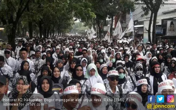 Begitu Sedihnya Melihat Guru Honorer K2 Tua Berjuang di Jalanan