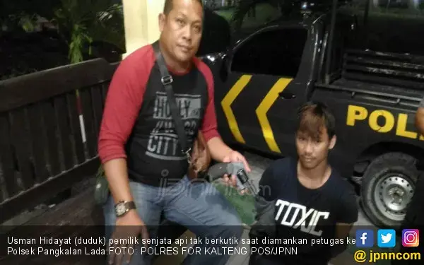Hobi Pamer Senjata Api, Pria Ini Ditangkap Polisi