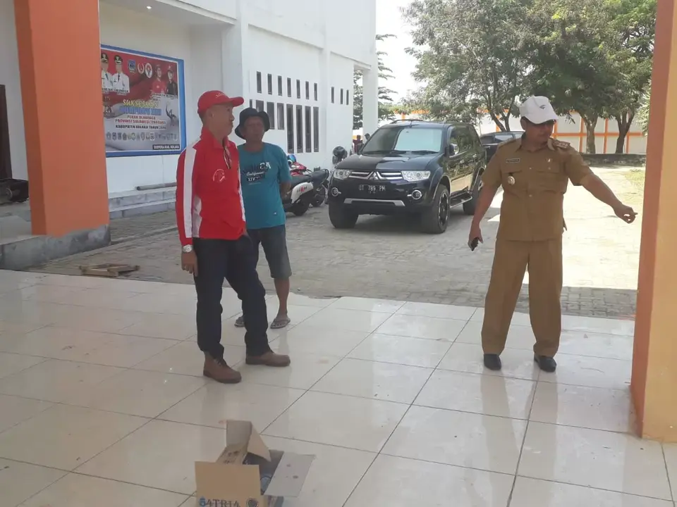 Tinjau Sarana Olahraga Kolaka, Sekab Optimis Pelaksanaan Porprov Sukses