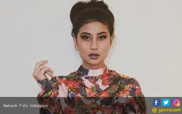 Awkarin Balas Tudingan Young Lex