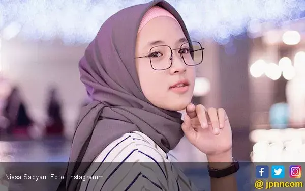 Jadi Idola Baru, Siapa Sih Pacar Nissa Sabyan?