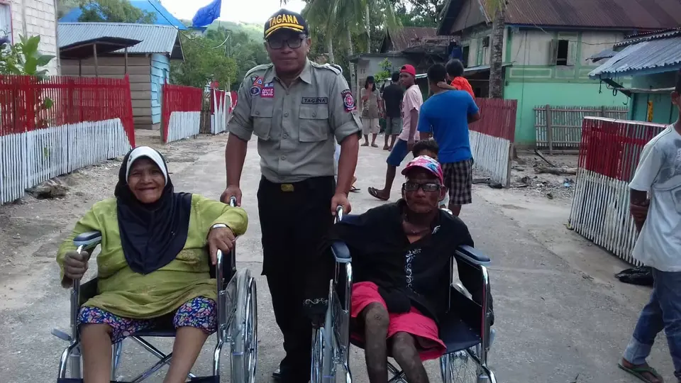 Dinsos Salurkan Bantuan Kursi Roda ke Penyandang Disabilitas