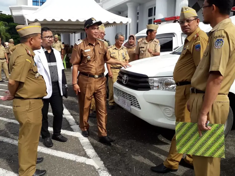 Wabup Kolaka Serahkan Mobil Ambulance untuk Empat Puskesmas