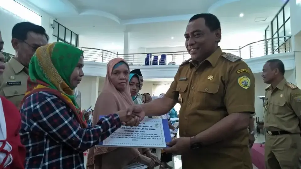 Peduli Lansia, Pemkot Baubau Salurkan Bantuan