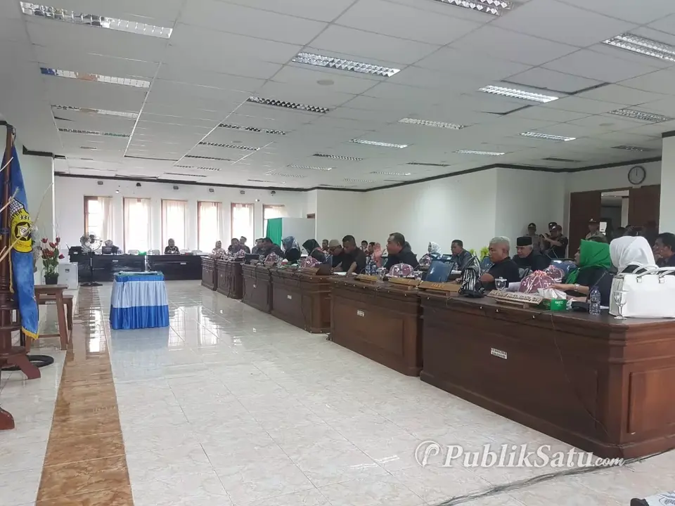 Masih Diberi Hak Pilih, Pengunduran Iis Elianti Disoal