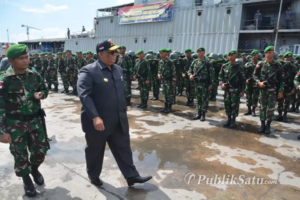 Gubernur Sultra Lepas 450 Personel Satgas Pamtas RI-PNG Yonif 725/WRG ke Papua Selama Satu Tahun