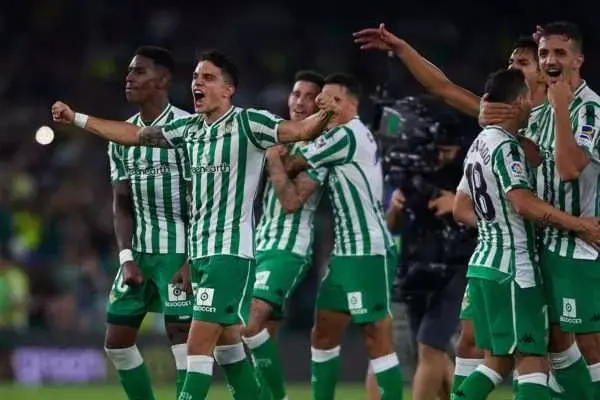 Gilas Olympiacos, Real Betis Melaju ke 32 Besar