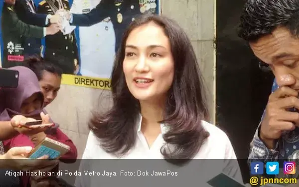Atiqah Hasiholan Beber Kondisi Ratna Sarumpaet
