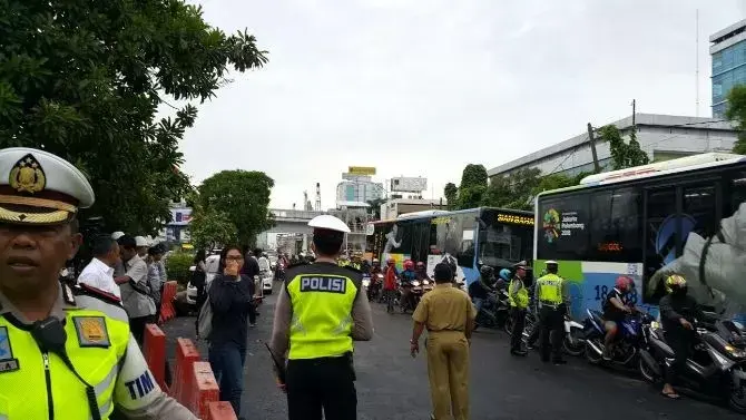 10 Polisi Dihukum Karena Jumlah Tilang Sedikit