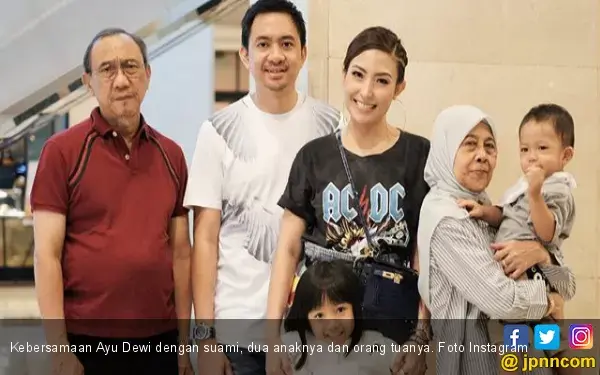 Kabar Duka, Ibunda Ayu Dewi Meninggal Dunia