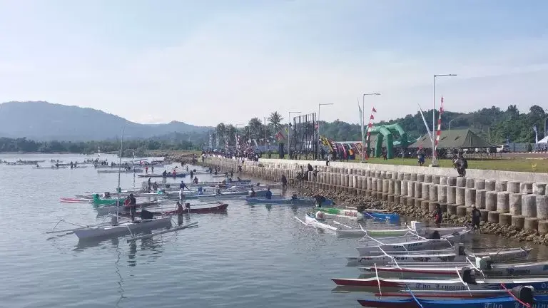 Lanal Mamuju Gelar Lomba Perahu Katinting