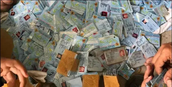 Lagi, Ditemukan Ribuan KTP-el Tercecer di Pekarangan Rumah Warga Pariaman