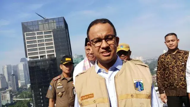 Gubernur Anies Baswedan Akan Pasang Saringan Sampah di Sungai