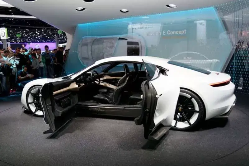 Mobil Listrik Porsche Taycan Hadir Dalam Tiga Varian