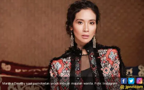 Marlina Antarkan Marsha Timothy Meraih Penghargaan