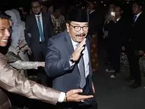 KPK Cecar Pakde Karwo Soal Bantuan Uang untuk Tulungagung
