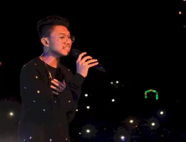 Vicky Salamor Tampil, Kaum Milenial Histeris