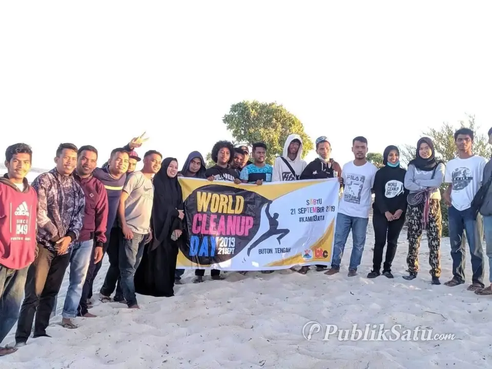 Bersih-bersih Pantai, Pemuda Buton Tengah Antusias Sambut WCD 2019