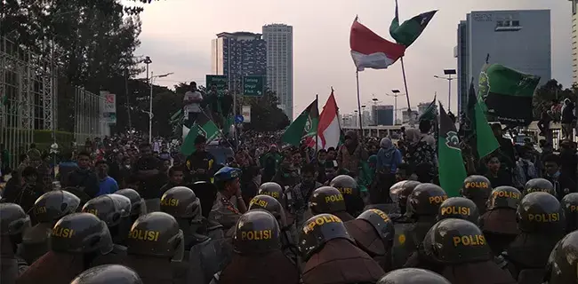 Mahasiswa UHO Diduga Tertembak Saat Aksi di DPRD Sultra, HMI Geruduk DPR RI