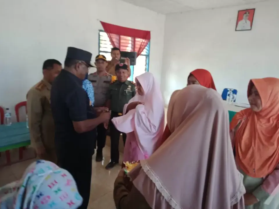 50 Pelaku Usaha Mikro Buteng Dapat Bantuan Gerobak Etalase