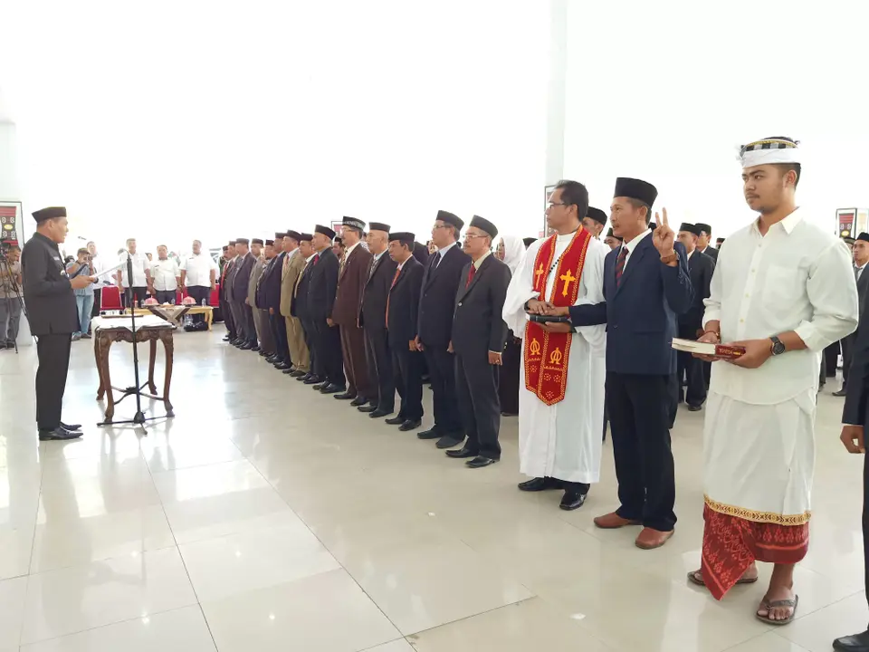 Lantik 166 Pejabat dan Kasek, Bupati Kolaka Beri Sinyal Seleksi Jabatan