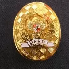 Jas Pelantikan Anggota DPRD Baubau Dipasangi Pin Murah