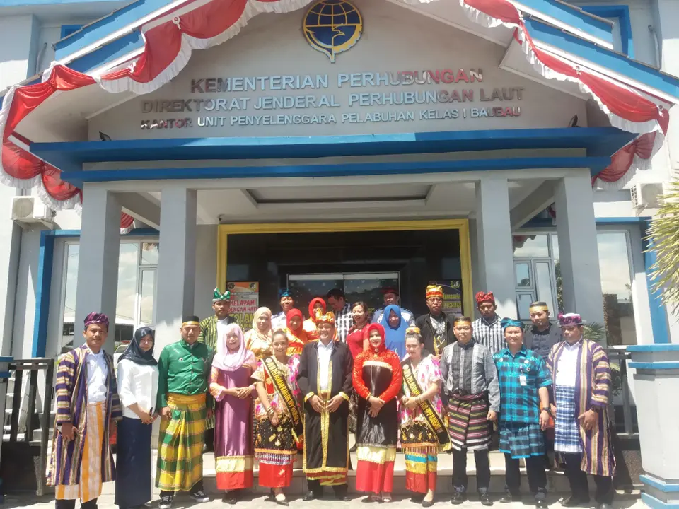 Lestarikan Budaya, Kantor UPP Baubau Wajibkan Pakaian Adat