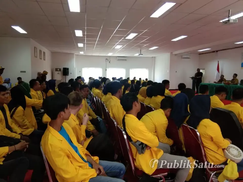 Bupati Buton: Lulus Kuliah Jangan Berpikir Jadi PNS, Ciptakan Lapangan Kerja
