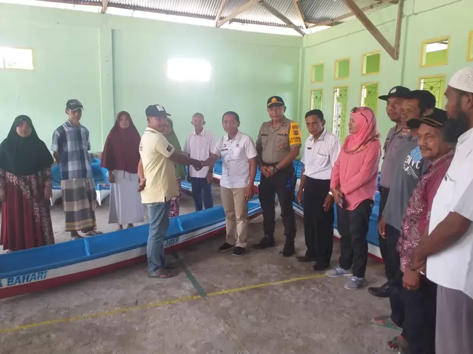 Desa Doda Bahari Salurkan 23 Perahu Fiber Untuk Nelayan