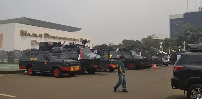 Kendaraan Taktis Polri Sudah Disiagakan di Gedung DPR