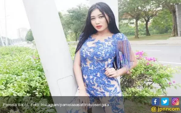 Tes Asli? Pamela Safitri dan Nikita Mirzani Saling Tepuk Payudara