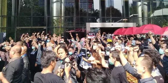 Melawan, Ratusan Pegawai KPK Demo Tolak Revisi UU Tipikor