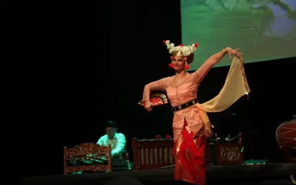 Ragam Budaya Nusantara Warnai Resepsi Diplomatik di KBRI Madrid