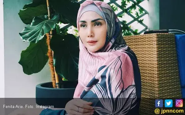Trik Fenita Arie Mengatasi Masalah Penuaan Dini