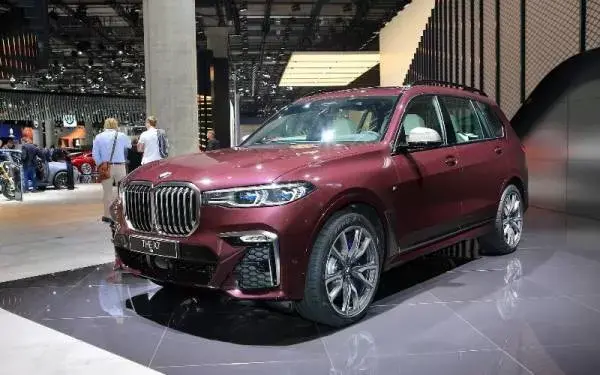 BMW X7 M50i Bersiap Meluncur Tahun Depan