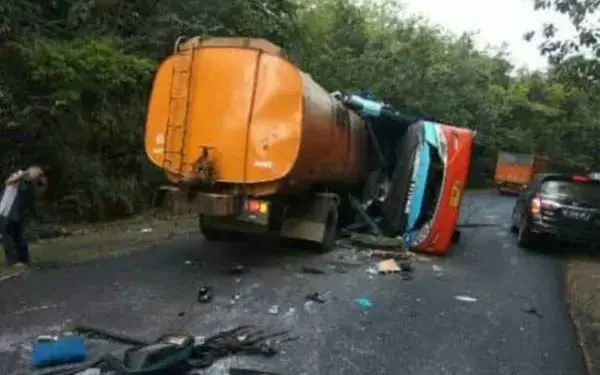 Kecelakaan Maut Bus vs Truk Tangki CPO, 13 Orang Tewas