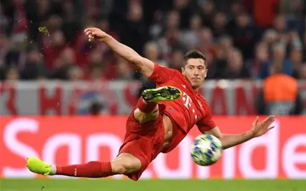 Bayern Muenchen vs Red Star Belgrade, Lewandowksi Tunjukan Skill