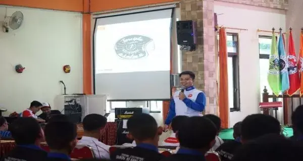 Adenanta Putra Berbagi Ilmu Balap ke Pelajar SMKN 10 Malang