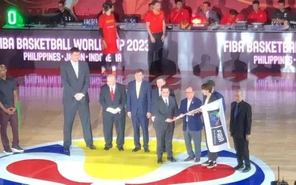 Terima Bendera FIBA, Erick Thohir: Indonesia Harus Bersiap Serius