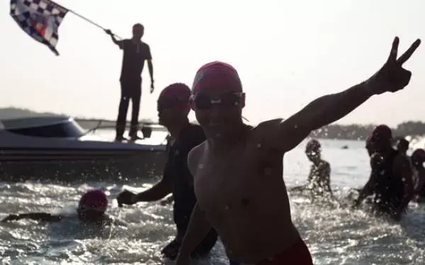 Frans Watopa Juara Baru Rhino Cross Triathlon 2019