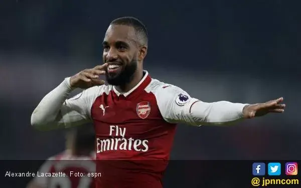 Alexandre Lacazette Cedera, Absen Bela Arsenal